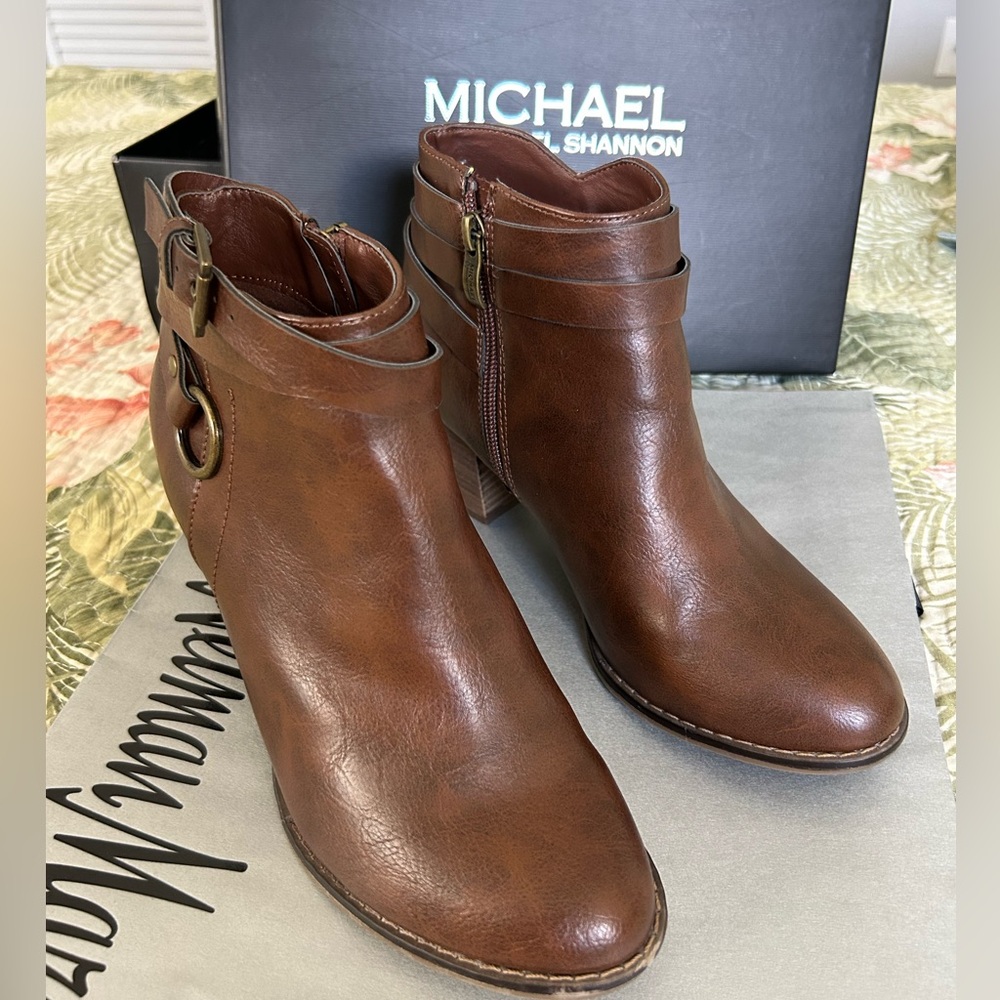 Michael Shannon Womans Chestnut Ankle Booties
